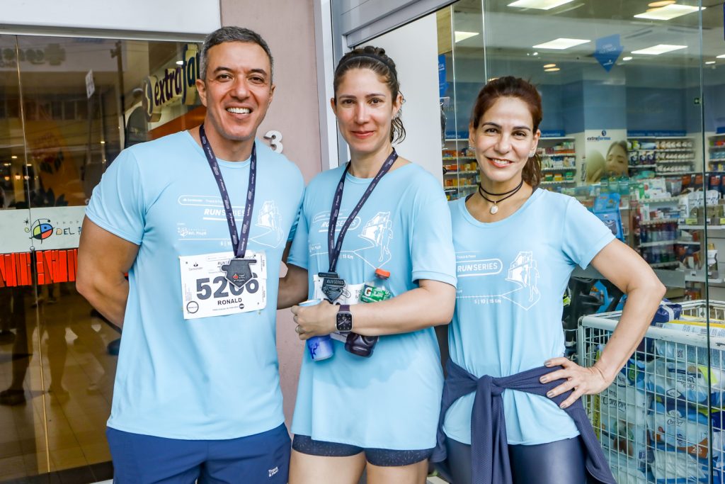 
				Ronald Feijo, Carol Mendonça e Sandra Rolim   
				