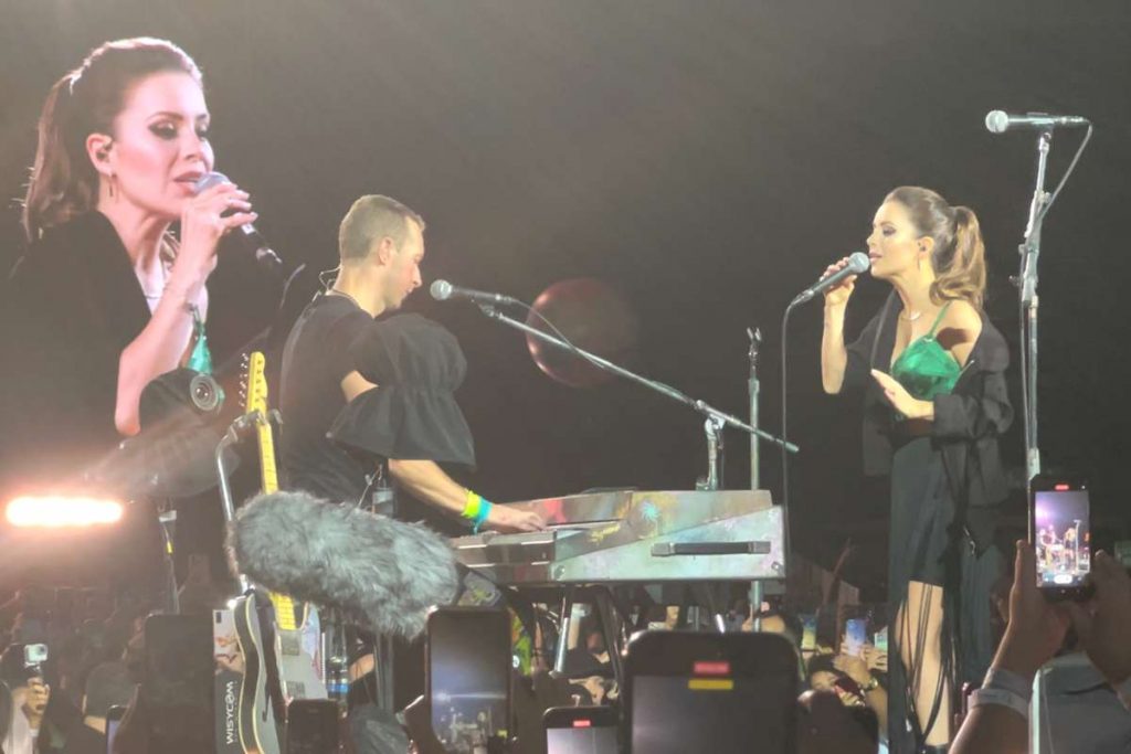 Sandy canta com Coldplay em show em São Paulo