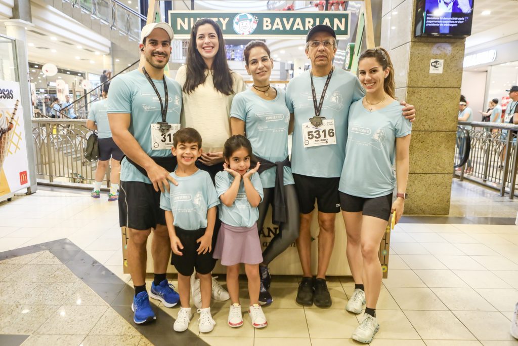 
				Sérgio, João, Gabriela, Maria, Sandra, Eduardo e Manuela Rolim 
				