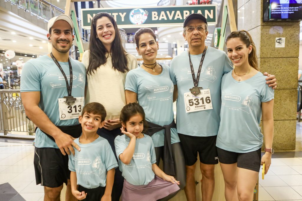 
				Sérgio, João, Gabriela, Maria, Sandra, Eduardo e Manuela Rolim 
				