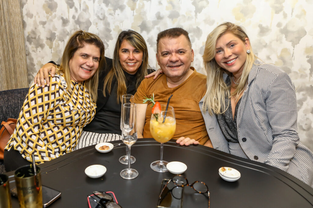 
				Silvania Albuquerque, Aguaira Aguiar, Omar Albuquerque e Genice Brandão 
				