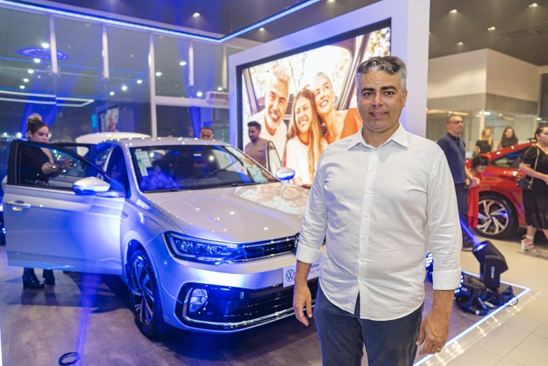 Potência e tecnologia - Novo Virtus atrai todos os holofotes na noite de reinauguração do showroom da Ceará Motor