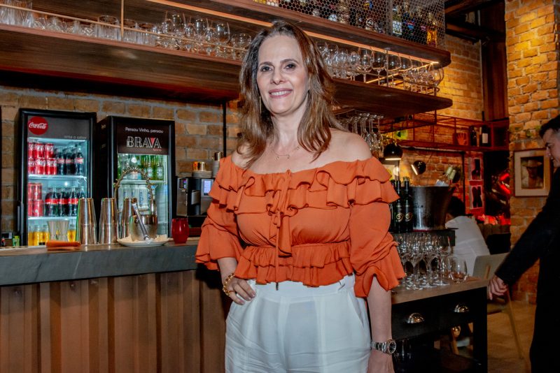 Happy Birthday - Danielle Linheiro celebra chegada da nova idade cercada pelo carinho das amigas