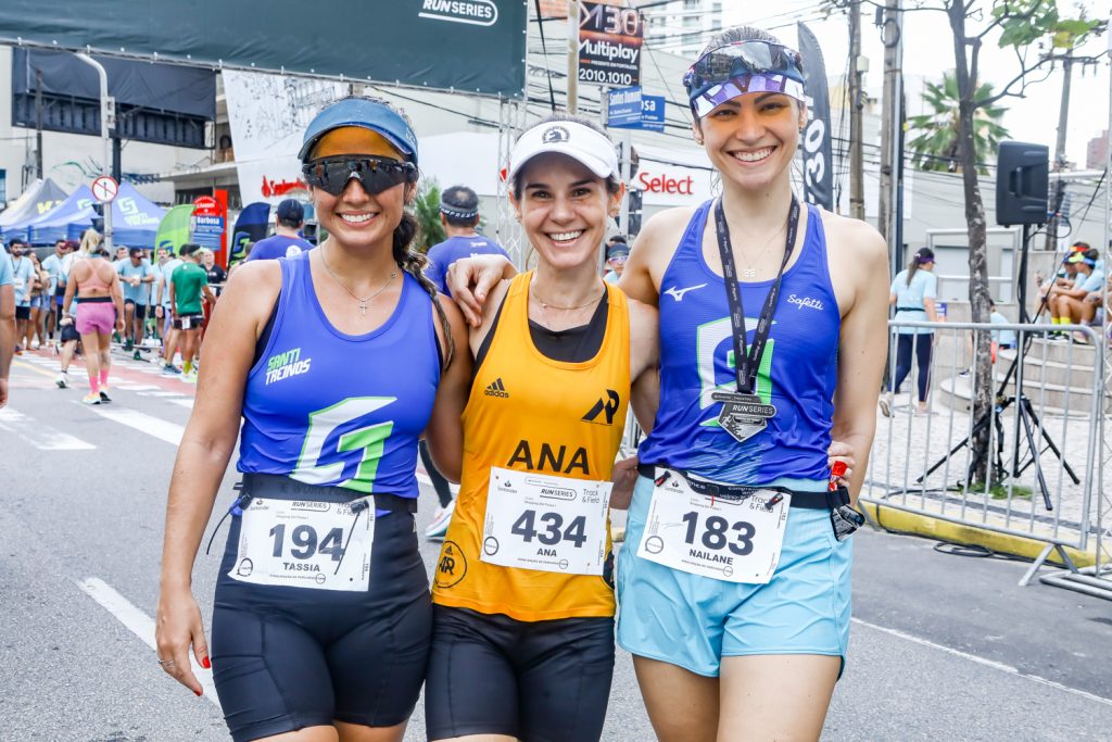 
				Tássia Reis, Ana Alice e Nailane Benevides    
				