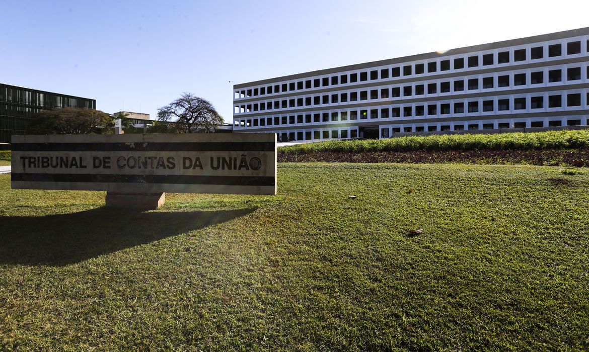 TCU vai auditar presentes entregues a Bolsonaro desde 2019