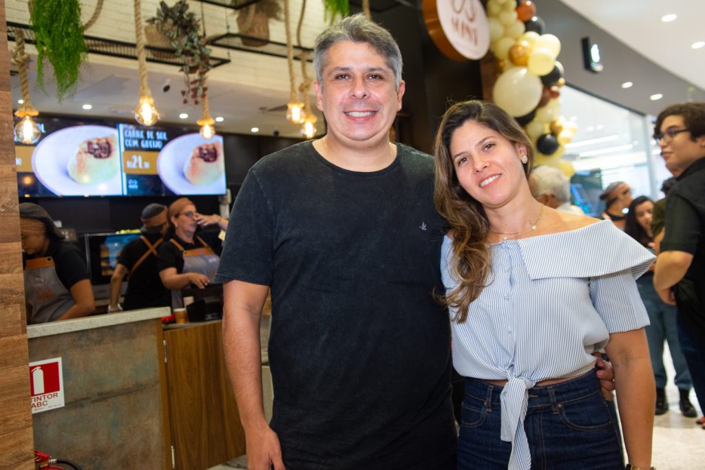 Thiago Bezerra E Magda Barcelar