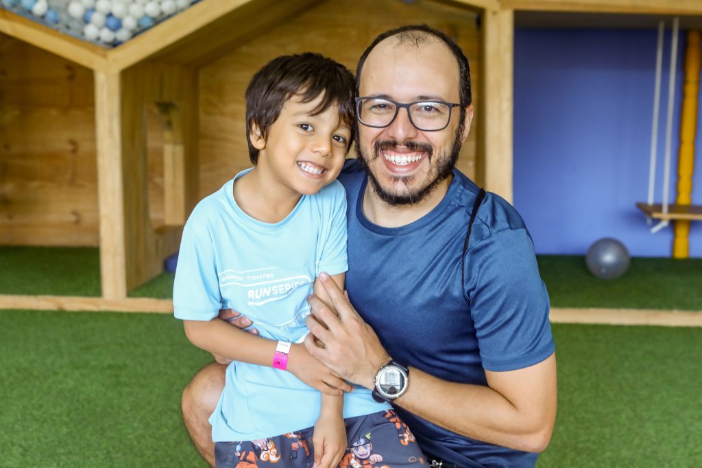 
				Tom Lopes e Denis Aguiar    
				