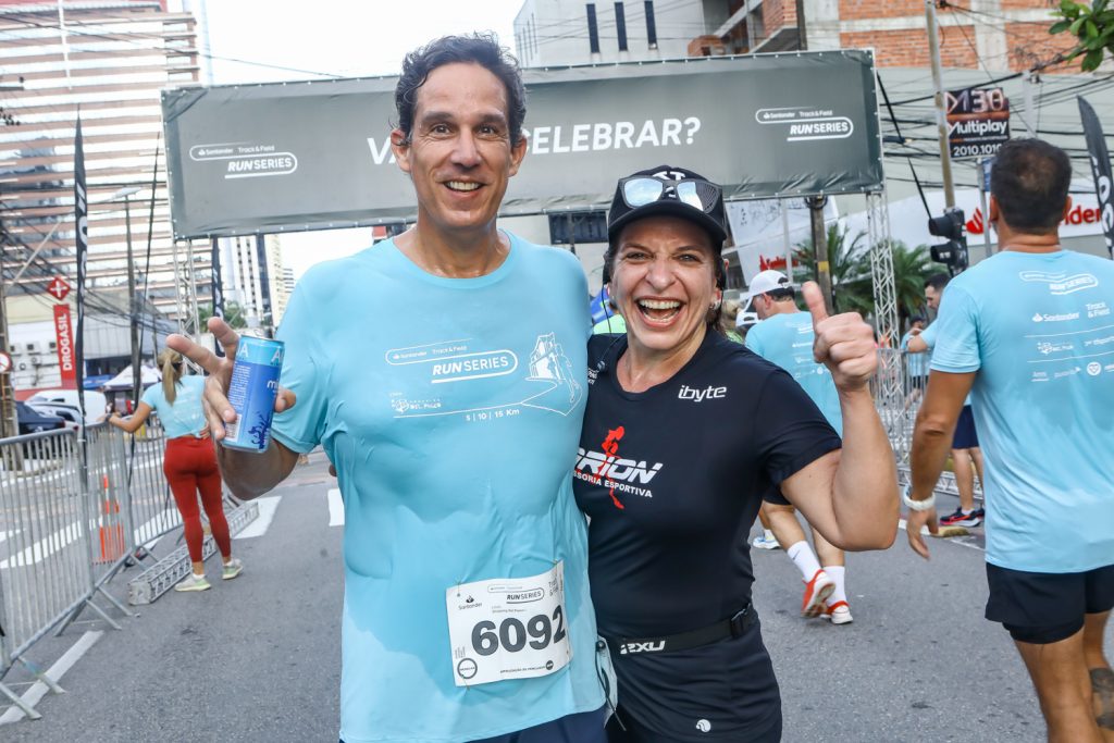 
				Tom Prado e Melissa Cabral    
				