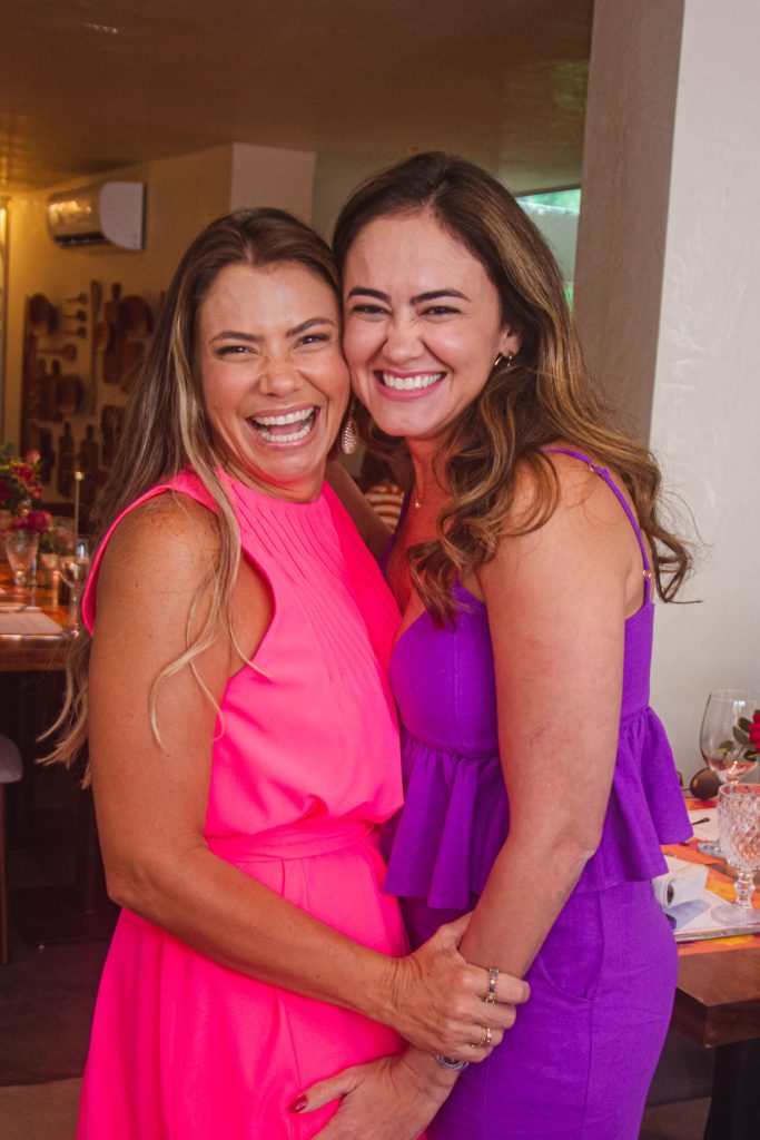 
				Vanessa Queiros e Bia Bezerra    
				