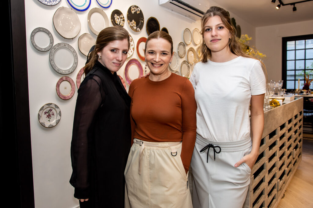 Victoria, Lidia E Maria Eduarda Petri