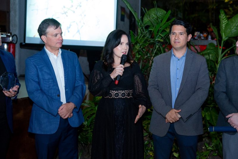 GLITTERING NIGHT - Instituto Cearense de Oftalmologia forma a quarta turma de Especialização Médica