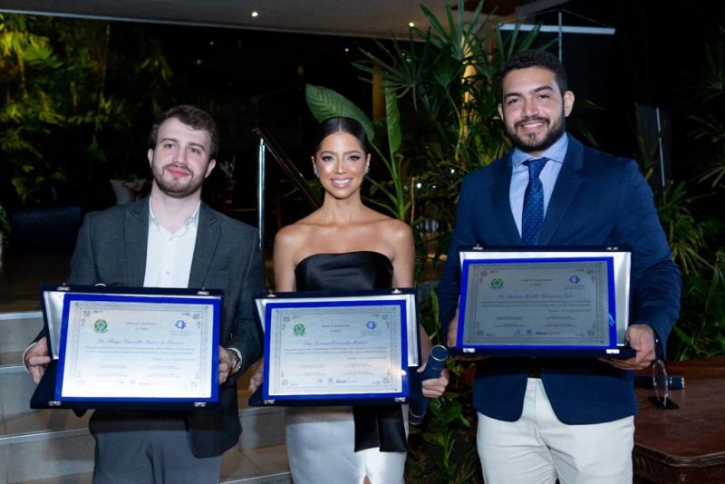 GLITTERING NIGHT - Instituto Cearense de Oftalmologia forma a quarta turma de Especialização Médica