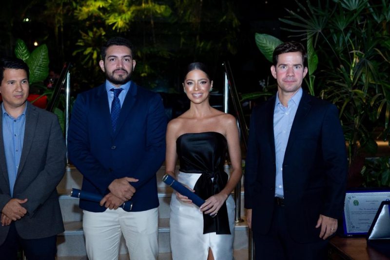 GLITTERING NIGHT - Instituto Cearense de Oftalmologia forma a quarta turma de Especialização Médica