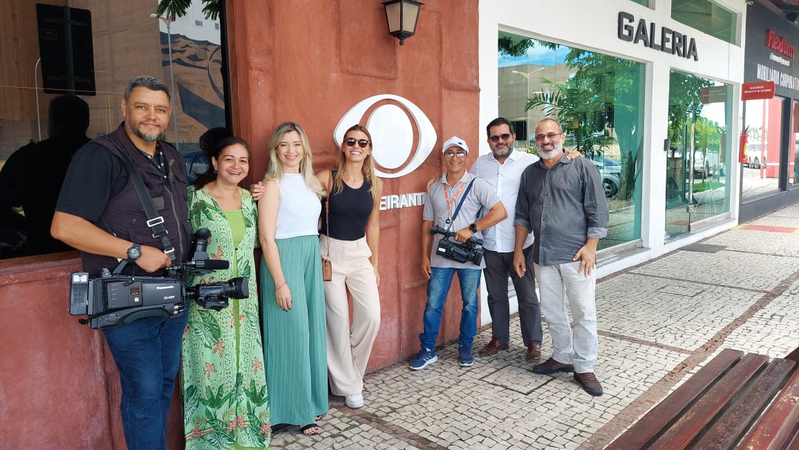 Apresentadora do Jornal da Band, Joana Treptow, visita sede da Tv no Ceará