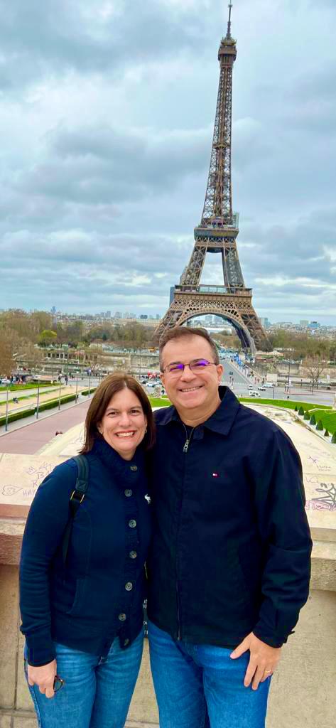 Luciana e Ricardo Bezerra curtem Paris e seguem para o Egito