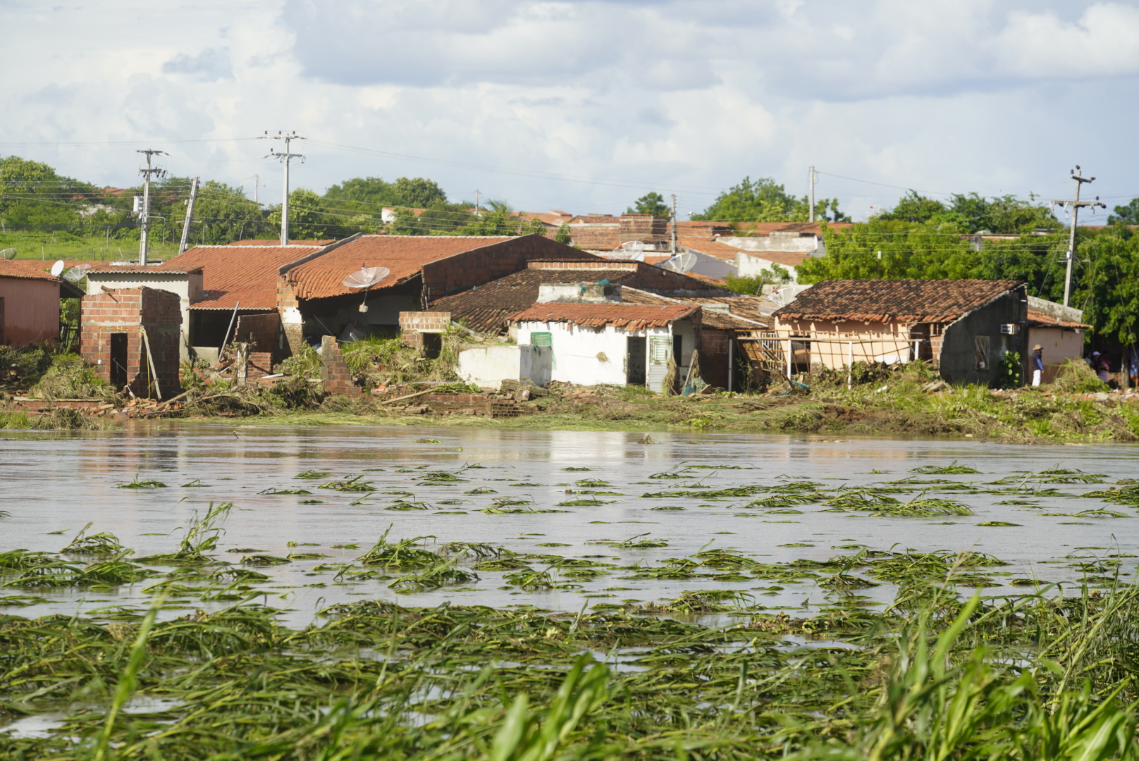 Municípios do Ceará afetados pelas chuvas começam a receber benefício do Aluguel Social