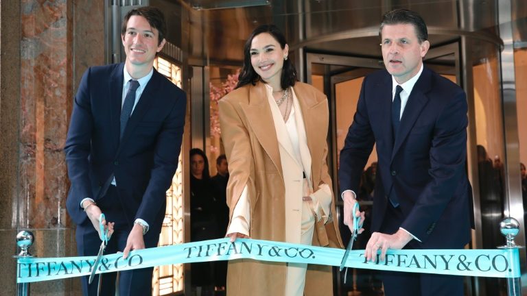 Tiffany reabre loja icônica em Nova York