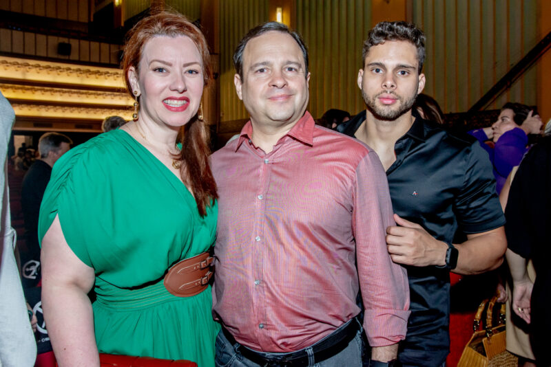 Espetáculo - Ricardo Bacelar apresenta show “Congênito” em prestigiada noite no Cineteatro São Luiz