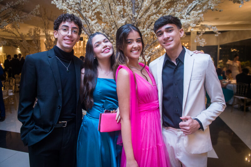 Chuva de arroz - Alegria e emoção dão a tônica do casamento de Lillyan Di Carlly e Dennis Bodstein