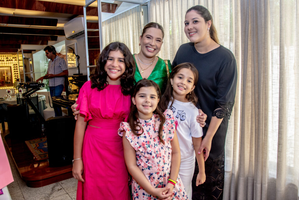 Ana Claúdia Aguiar, Camila, Maria Eduarda E Ana Cecília Lima, E Maria Rosa Aguiar