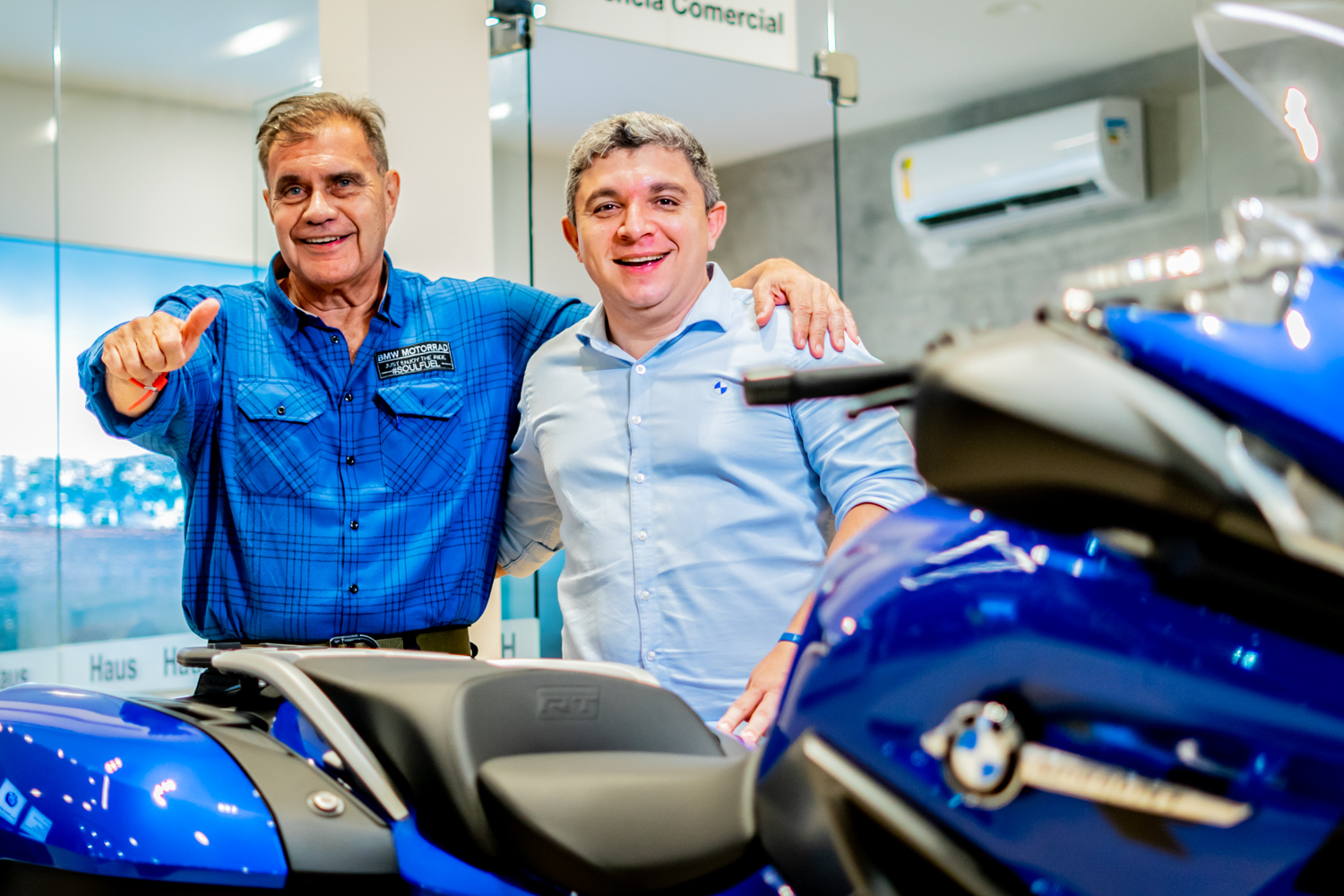 Bozoka lança o livro ‘A Viagem Impossível’ em noite de muito prestígio na Haus Motors Fortaleza