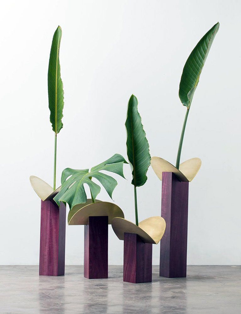 A Coleção Cangaço consegue na Simplicidade, expressar o máximo com o mínimo em seus vasos e adornos.