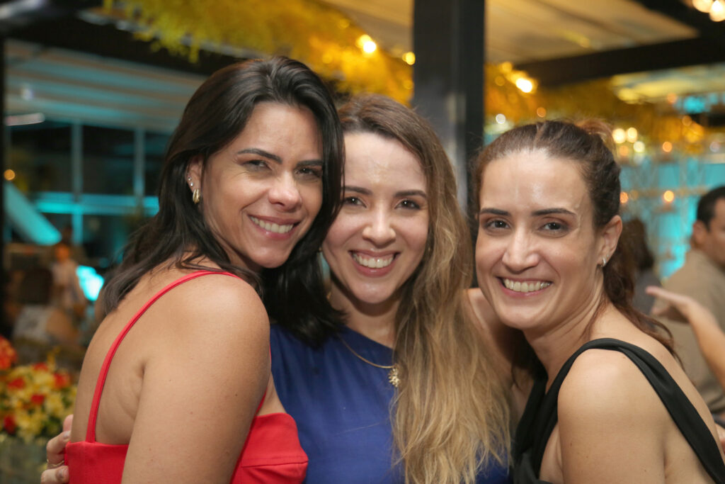 
				Carol Costa e Silva do Ceará, Sabrina Lima e Maria Helena Bezerra Lima  
				