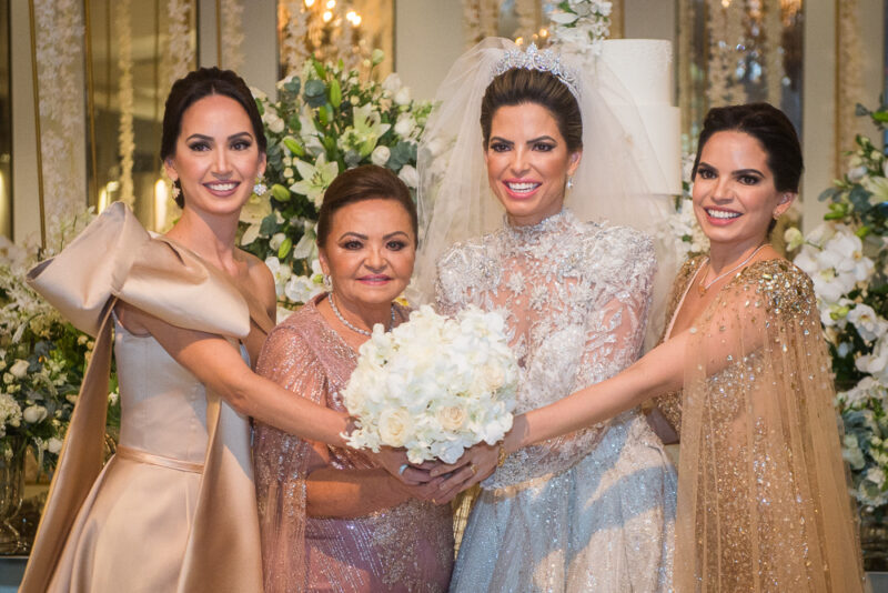 Chuva de arroz - Alegria e emoção dão a tônica do casamento de Lillyan Di Carlly e Dennis Bodstein
