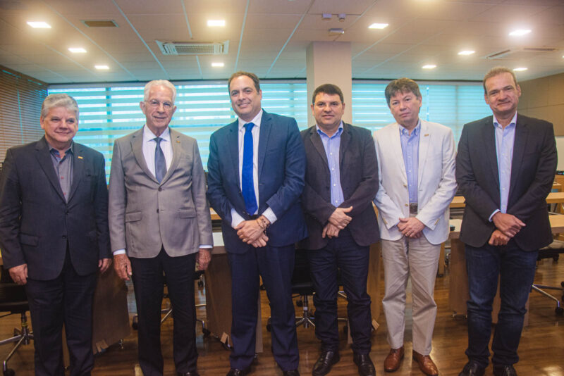 Observatório da Industria - Ricardo Cavalcante recebe novo Presidente do BNB, Paulo Câmara, na FIEC