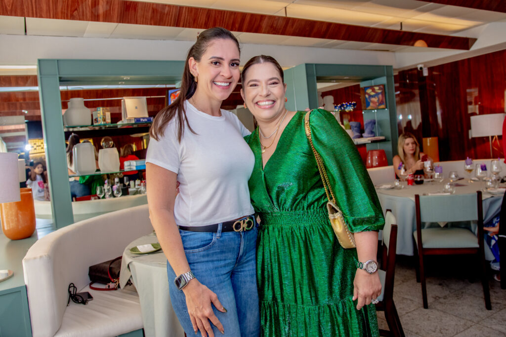 Débora Ribeiro E Ana Claúdia Aguiar