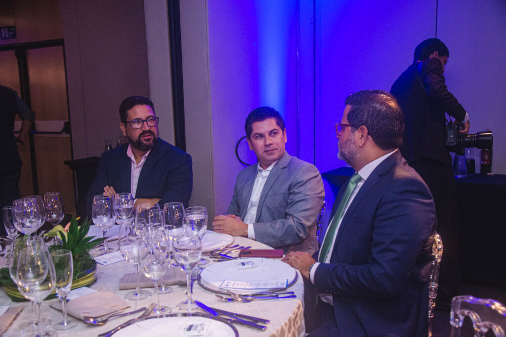 
				Eduardo Machado, Pompeu Vasconcelos e Carlo Bastos 
				
