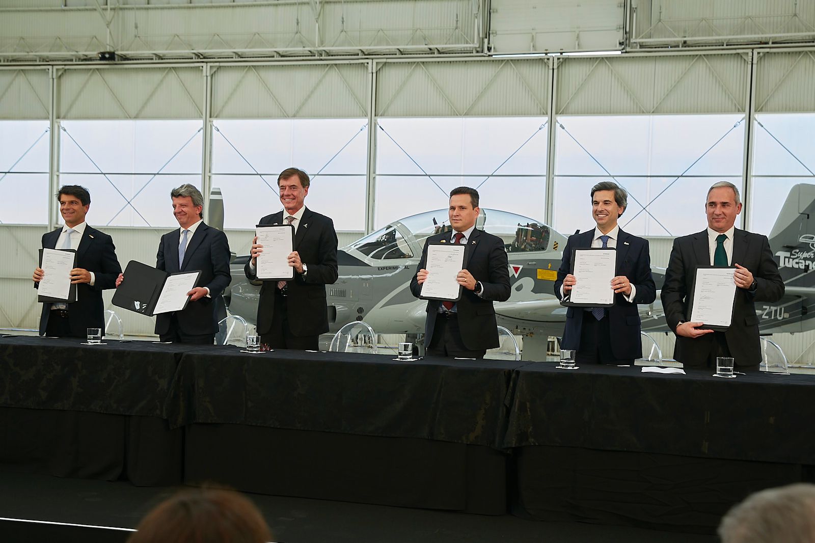 Brasil e Portugal firmam acordo para fabricação do avião Super Tucano