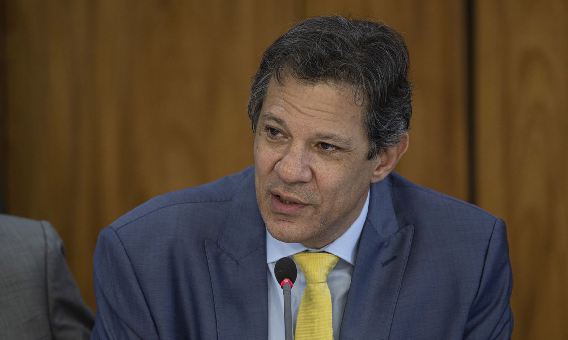 ‘Ajuste fiscal não pode ser feito em cima do trabalhador’, diz Haddad