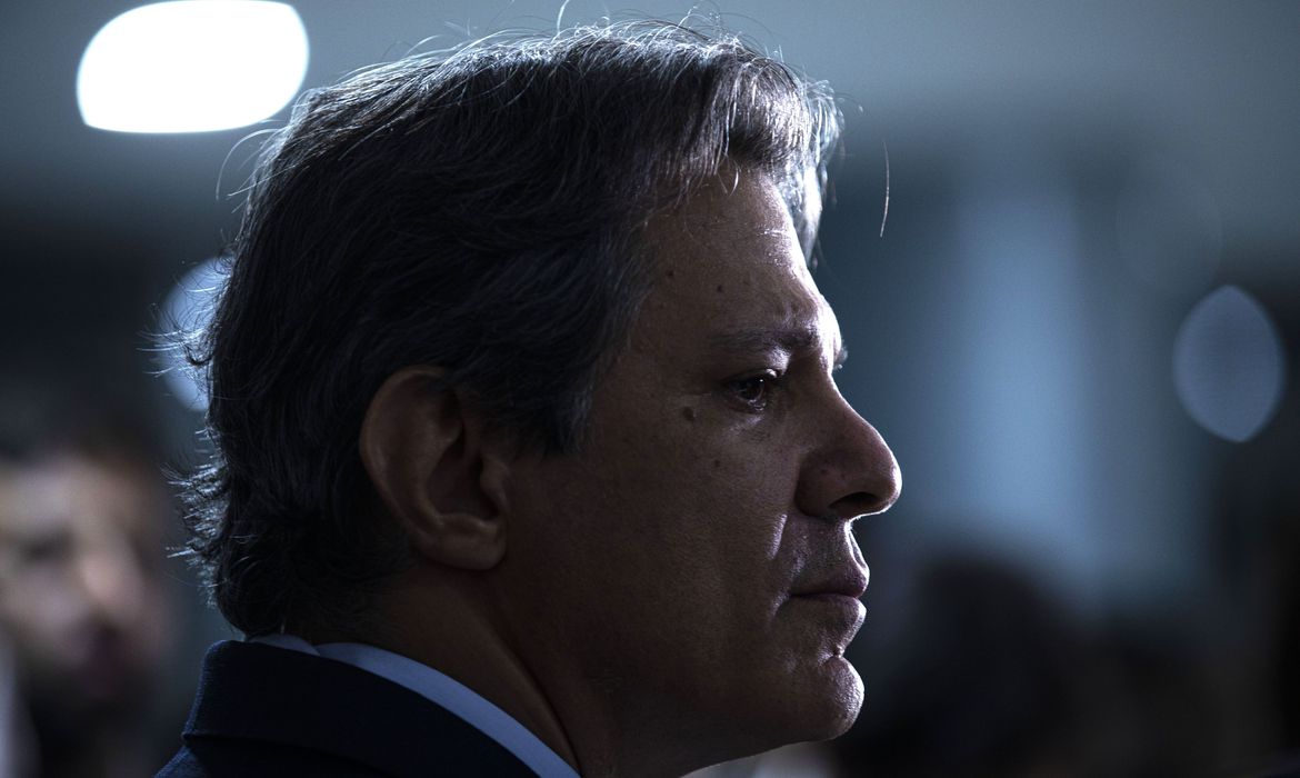 Novo arcabouço fiscal é entregue ao Congresso com ajustes Novo arcabouço fiscal é entregue ao Congresso com ajustes
