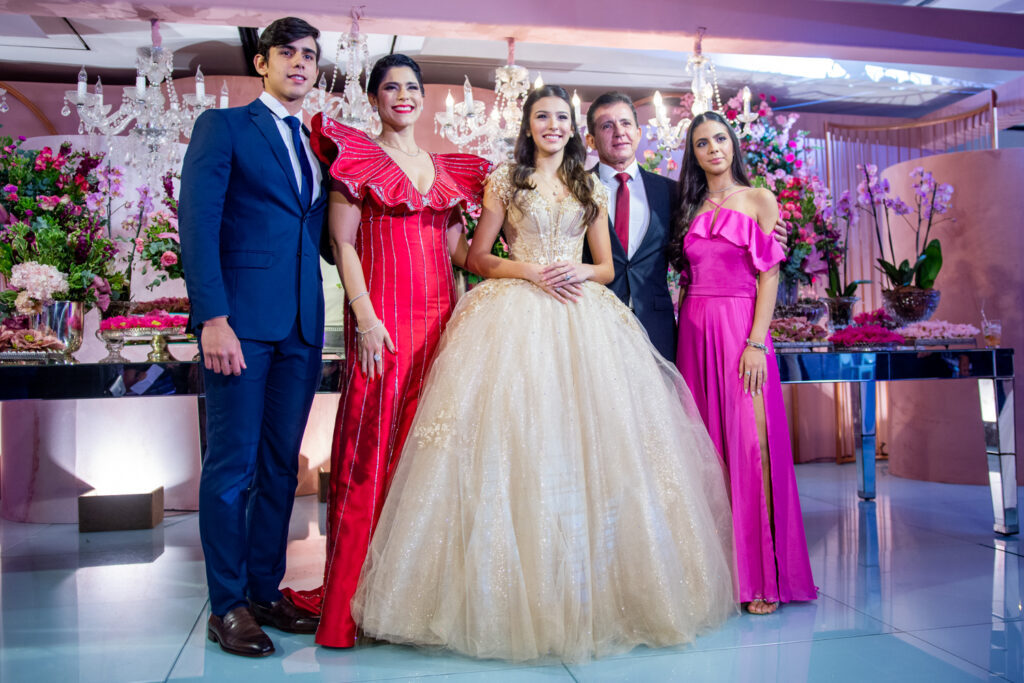 
				Fernando Lucena, Juliana, Júlia Romcy, João José e Bruna Lucena 
				