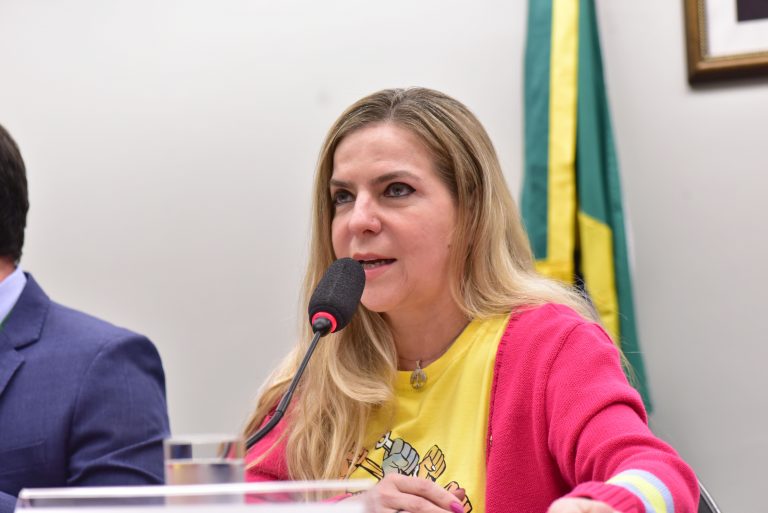 Luizianne Lins decide colocar seu nome como pré-candidata à Prefeitura de Fortaleza