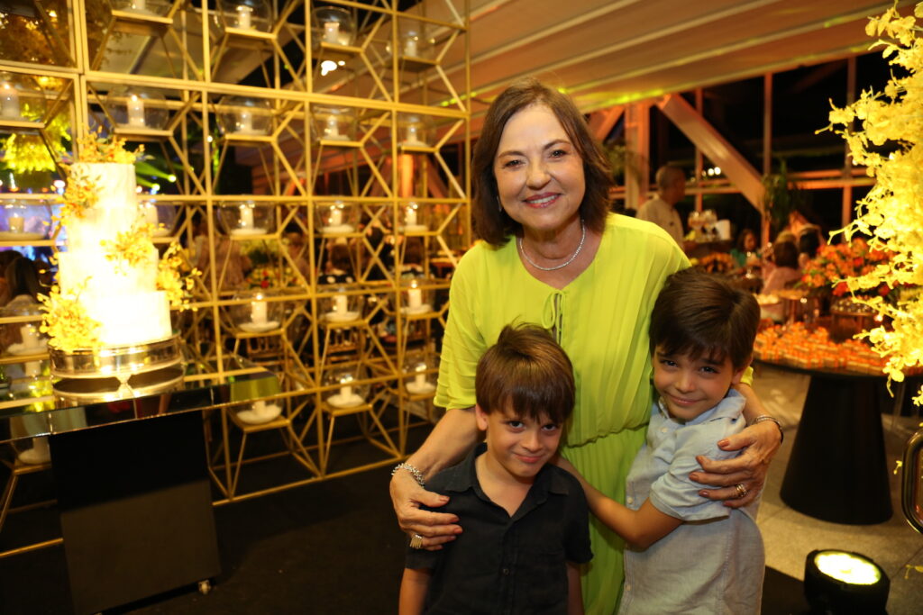 
				João e Gabriel com Ana Maria Studart 
				