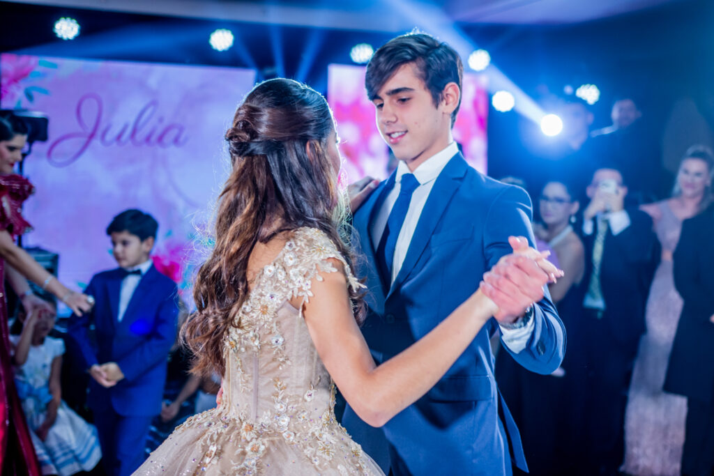 
				Júlia Romcy e Fernando Lucena 
				