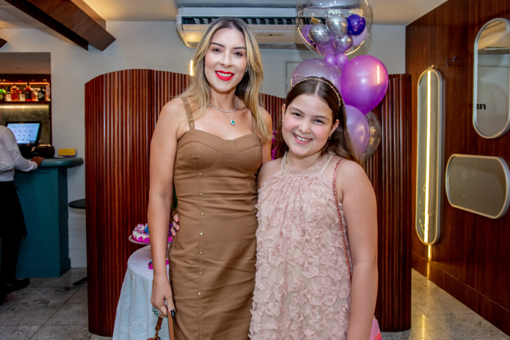 Karen Rolim Lima E Júlia Lima