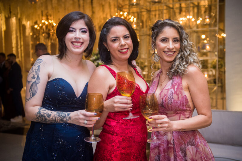 Chuva de arroz - Alegria e emoção dão a tônica do casamento de Lillyan Di Carlly e Dennis Bodstein