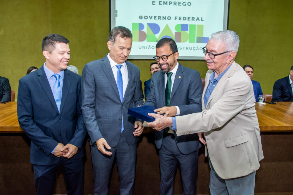 
				Klênio Lima, Carlos Pimentel, Carlos Silva e Sebastião de Abreu 
				