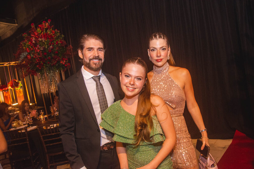 Leo, Constanza E Ana Brasil