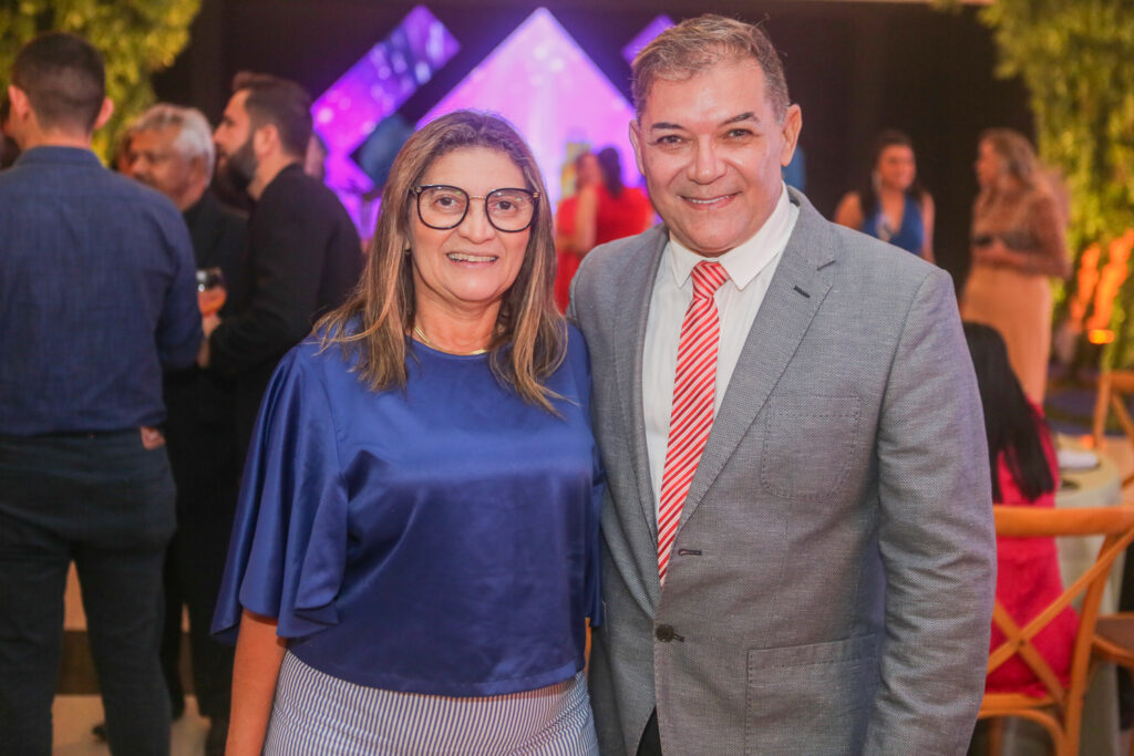 
				Lúcia Ribeiro e Luciano Rocha 
				