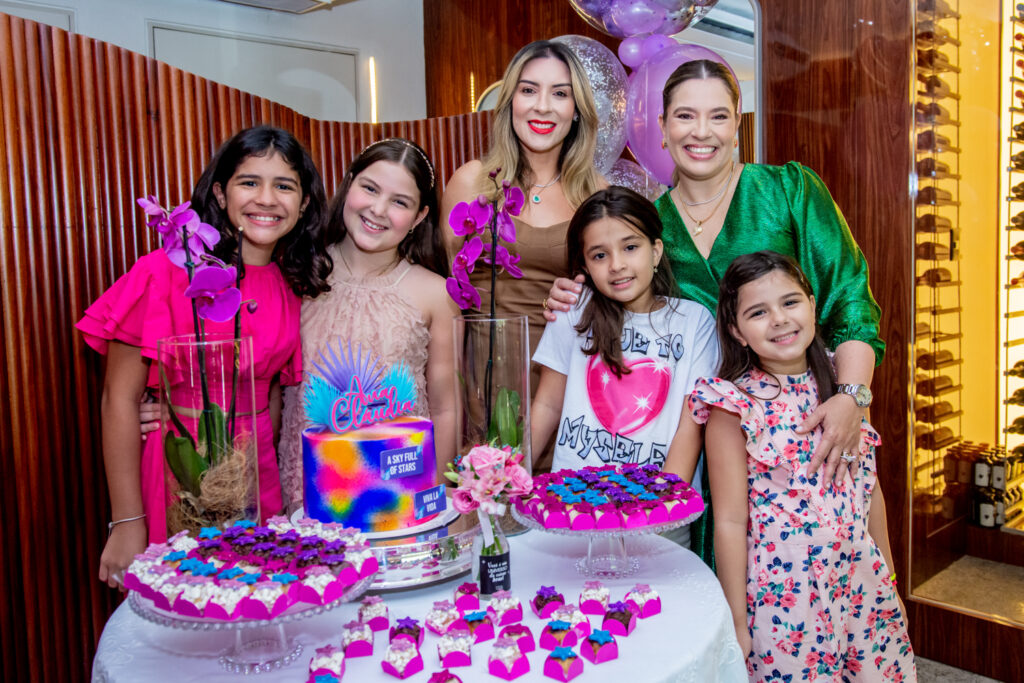 Maria Eduarda Lima, Júlia Lima, Karen Rolim Lima, Ana Claúdia Aguiar, Maria Rosa Aguiar E Ana Cecília Lima