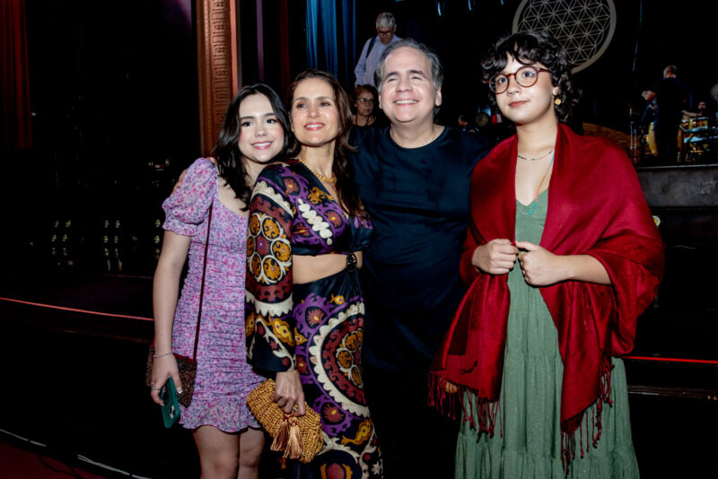 Espetáculo - Ricardo Bacelar apresenta show “Congênito” em prestigiada noite no Cineteatro São Luiz