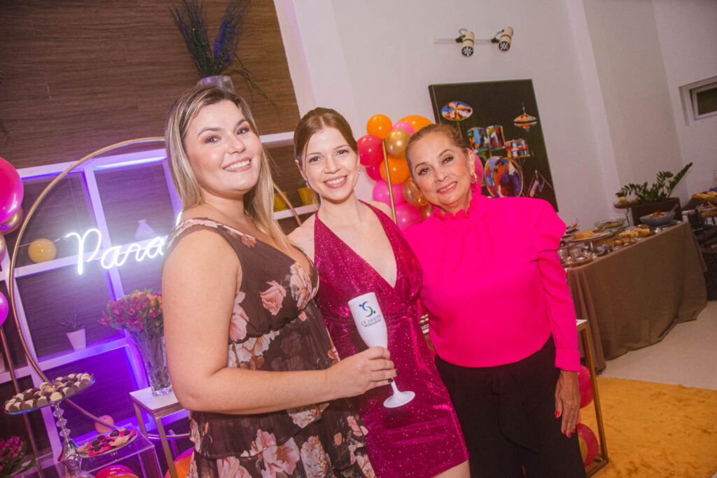 Mel Marzagao, Rebecca Alves E Mana Pinto