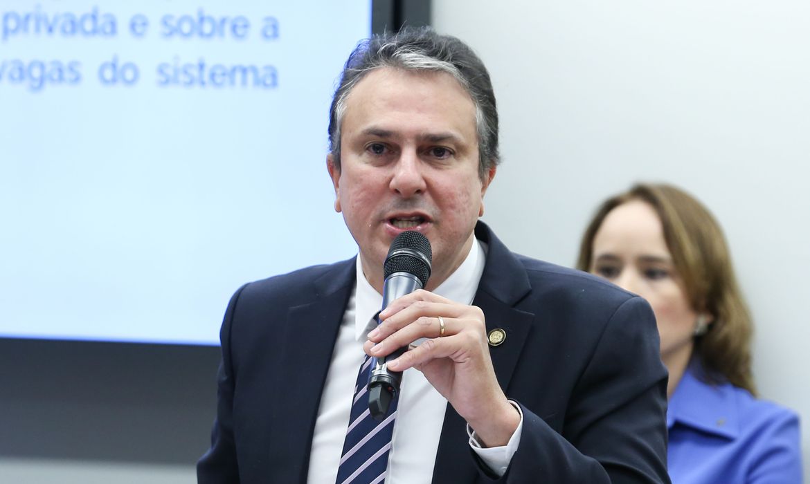 Camilo Santana descarta prioridade do MEC para escolas cívico-militares