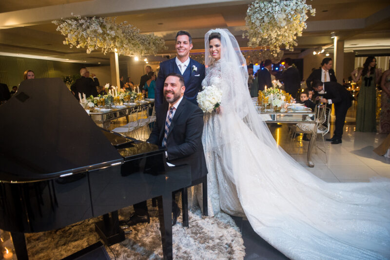 Chuva de arroz - Alegria e emoção dão a tônica do casamento de Lillyan Di Carlly e Dennis Bodstein