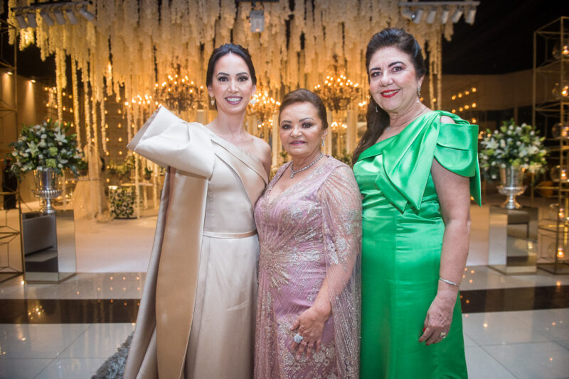 Chuva de arroz - Alegria e emoção dão a tônica do casamento de Lillyan Di Carlly e Dennis Bodstein