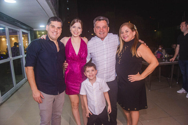 Happy Birthday - Rebecca Peixoto comemora seu aniversário em clima de total alegria